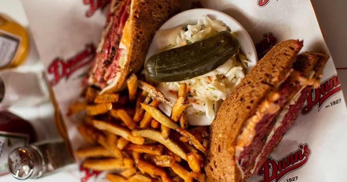 La Bouchée Parfaite : Accords de Viande Fumée et Fromage Qui Fonctionnent