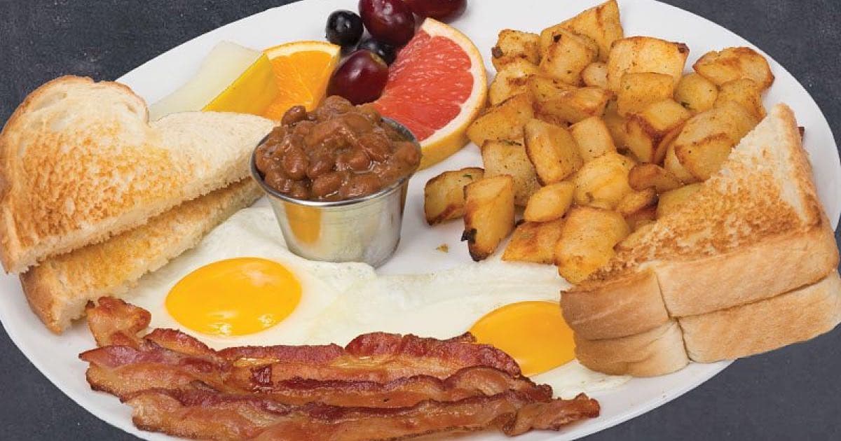 Que manger chez Dunn’s Famous : Le meilleur smoked meat de Montréal et plus encore