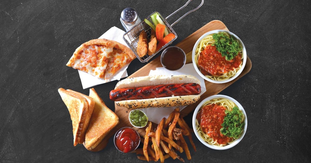 Approuvé par les enfants : Les meilleurs repas familiaux chez Dunn’s Famous à Montréal