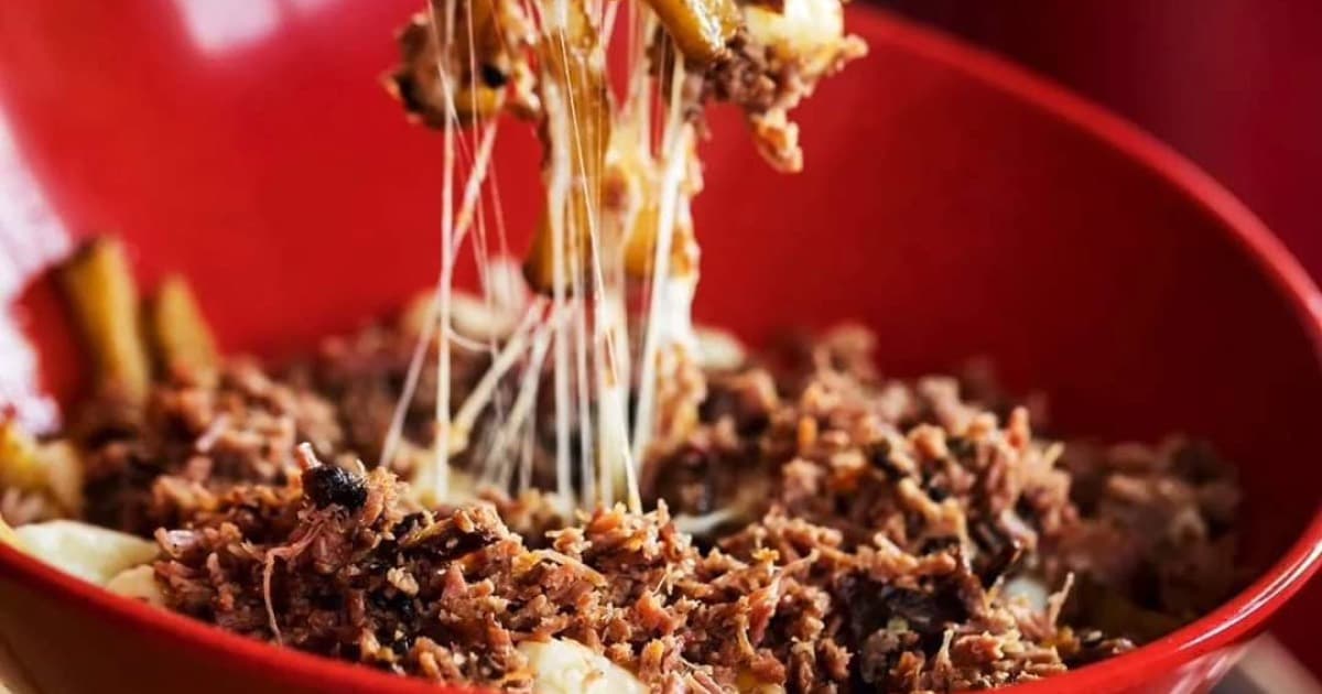 Poutine au Viande Fumée : Le Plat Réconfortant Incontournable de Montréal