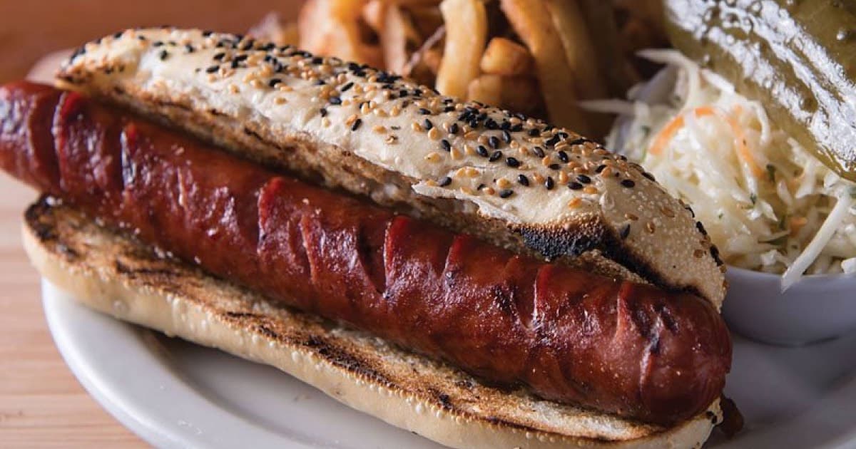Savourez les Meilleurs Hot Dogs de Montréal chez Dunn’s Famous : Une Expérience Snack Incontournable