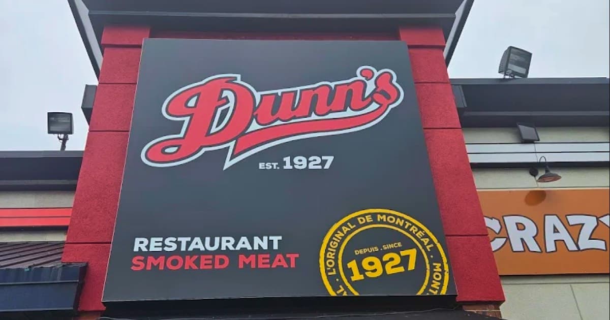 Pourquoi vous devez visiter Dunn’s Famous à Laval : un incontournable pour les amateurs de viande