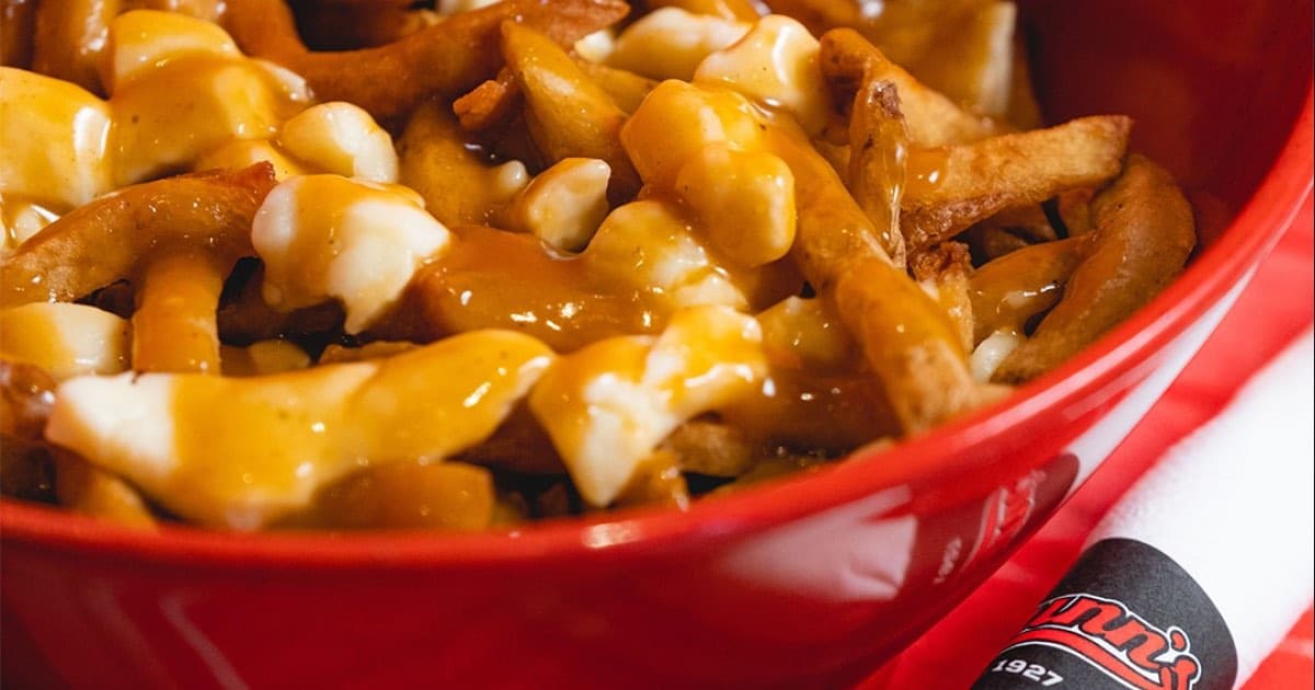 Garnitures de Poutine à Essayer : Que Commander au-delà de la Sauce et des Fromages en Grains