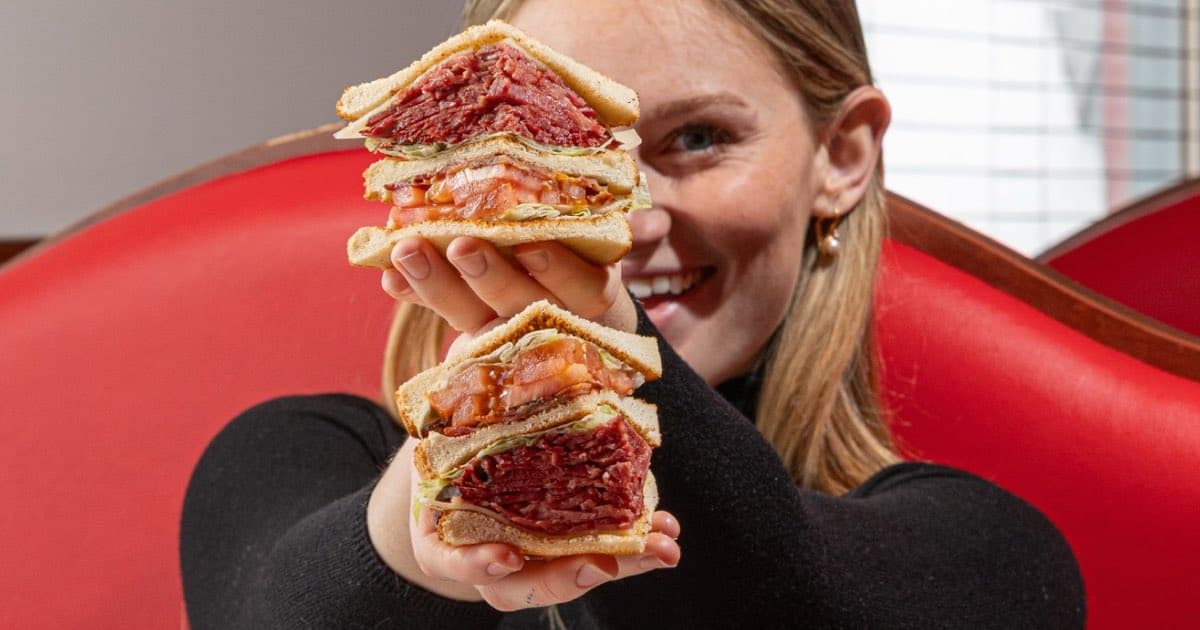 Le Viande Fumée de Montréal est-elle Complètement Cuite ? Pourquoi Cette Couleur Rose est un Bon Signe