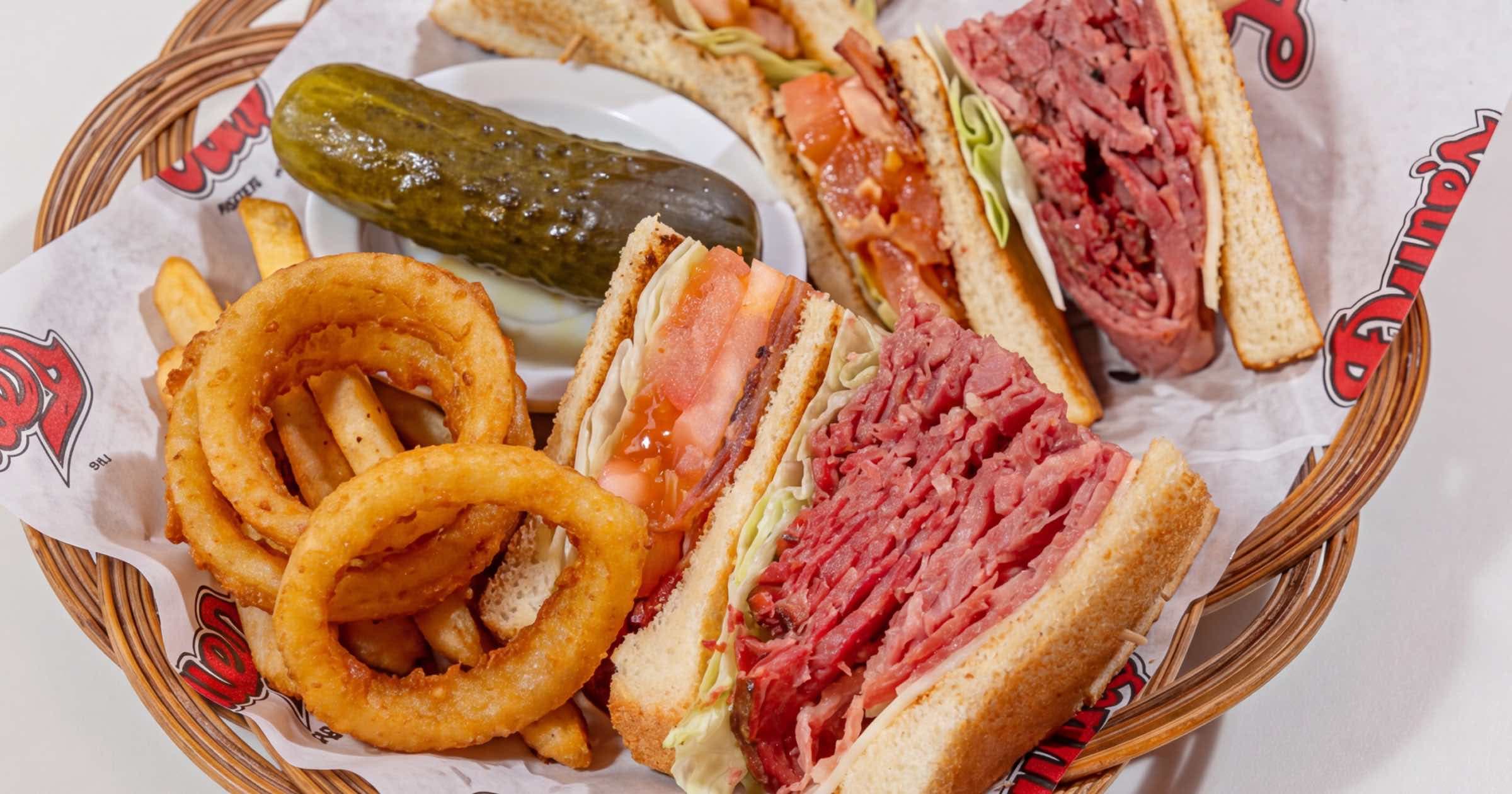 Smoked Meat Sandwich vs Club Sandwich: What Is Actually the Difference?