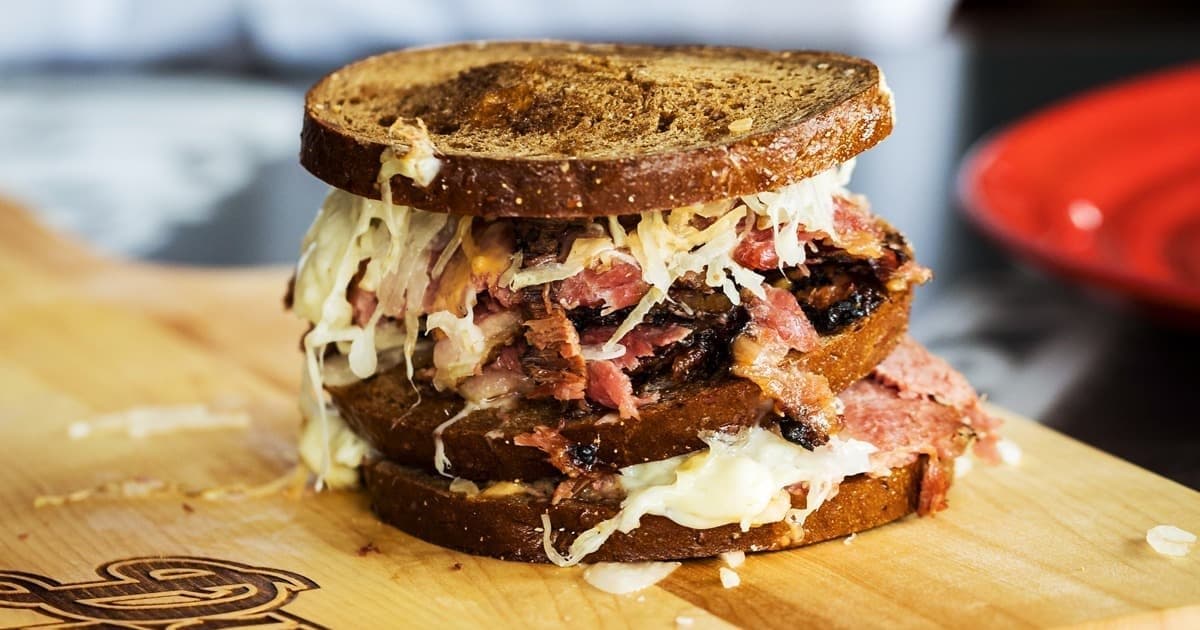 Le meilleur sandwich de viande fumée à Montréal? Voici pourquoi c'est chez Dunn's