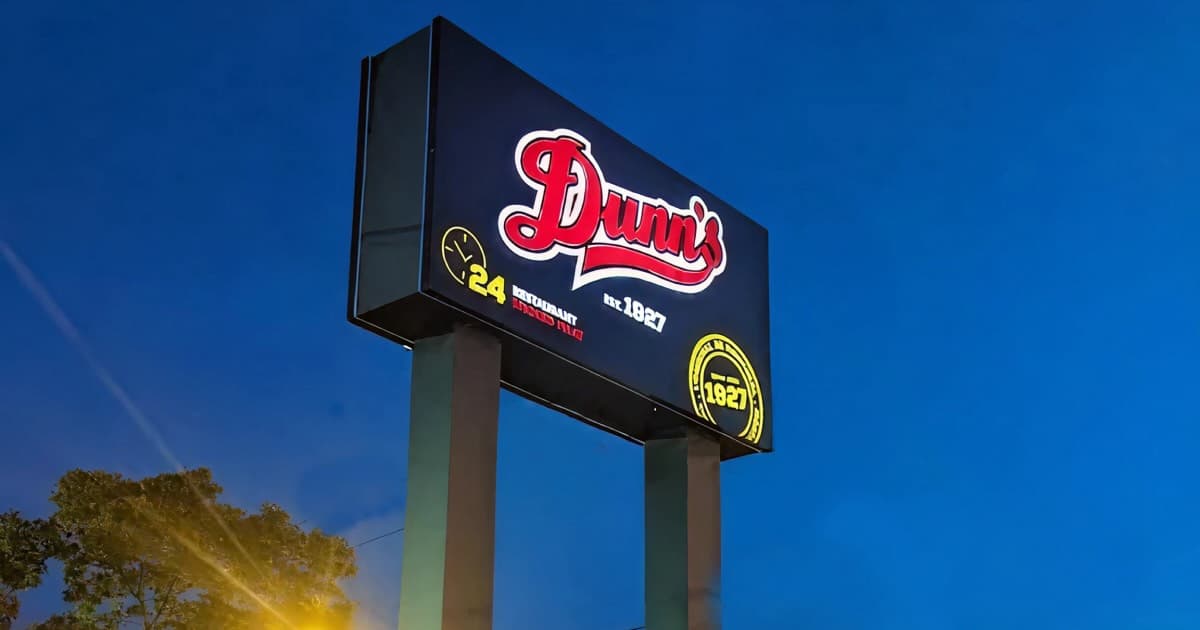 Découvrez le Meilleur Viande Fumée à Greenfield Park chez Dunn's Famous