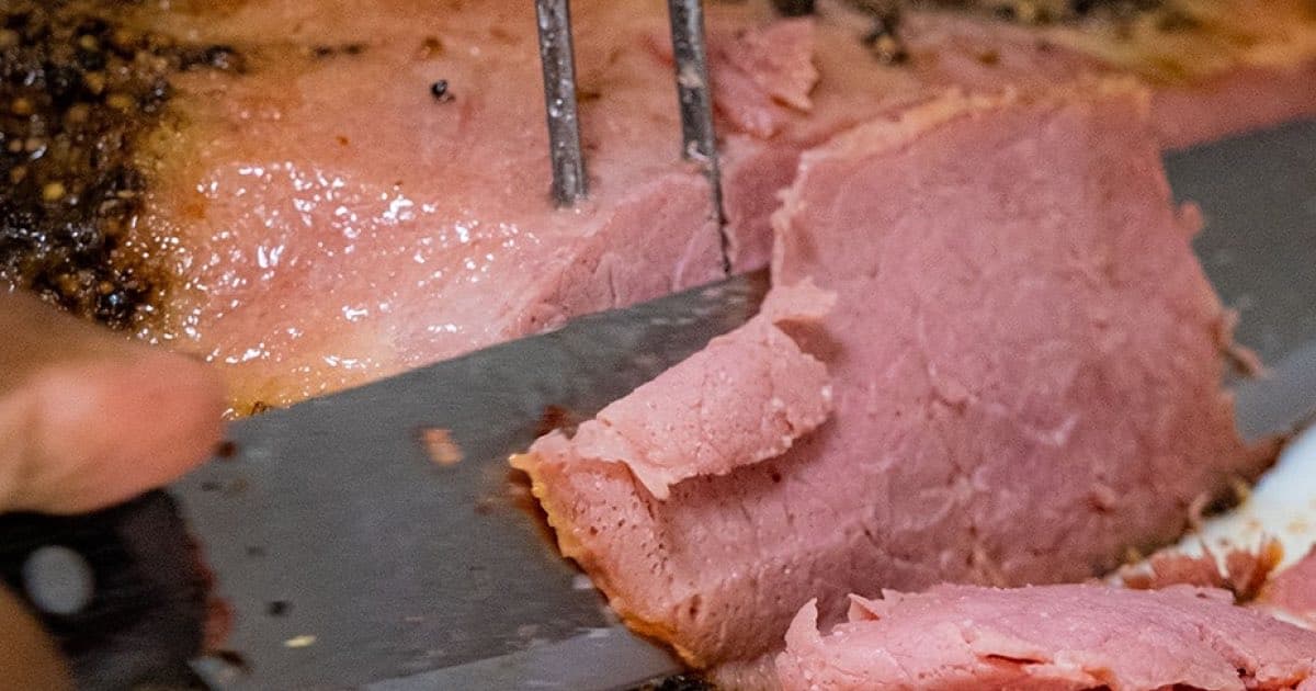Tout ce que vous devez savoir sur la fabrication de la viande fumée de Montréal