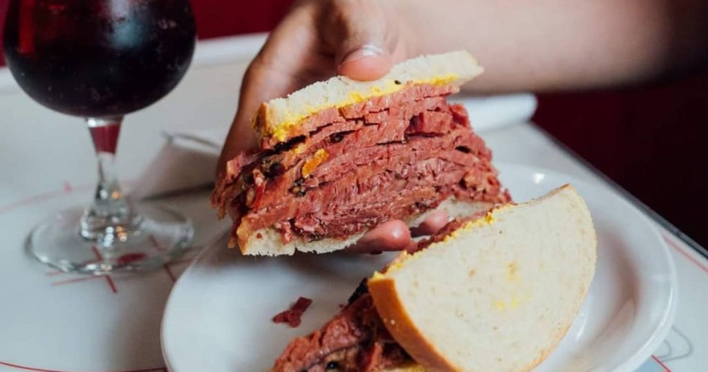 Variations et nouvelles interprétations de la viande fumée de Montréal