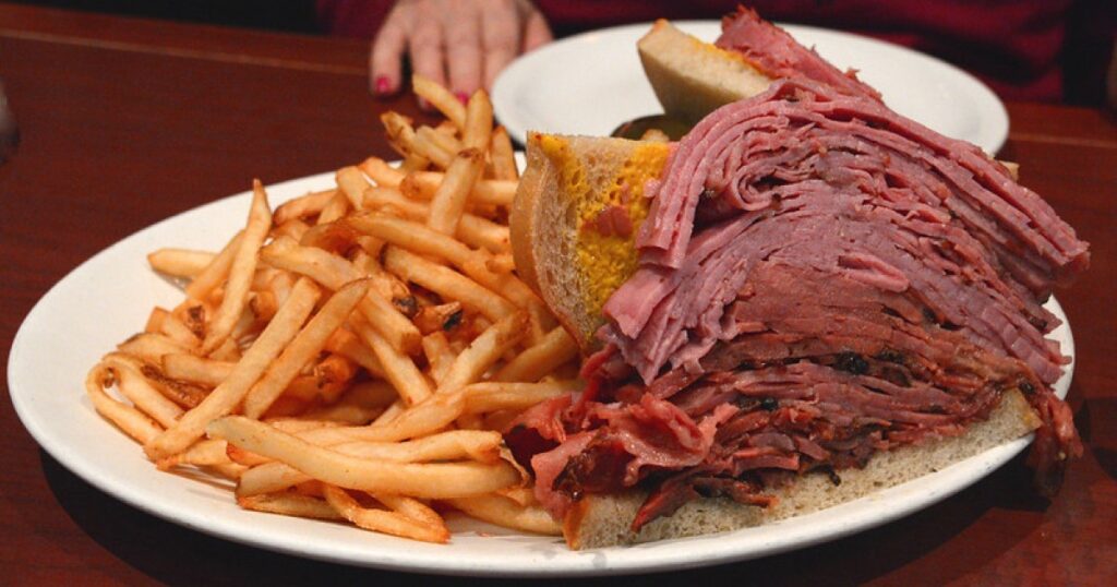 Pourquoi la viande fumée et les frites fonctionnent si bien ensemble