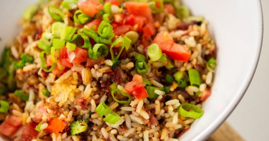 Qu'est-ce que le Riz Frit au Viande Fumée ?