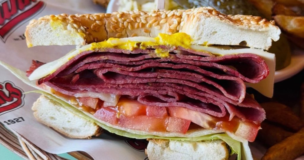 Plat principal : L'expérience matinale de la viande fumée