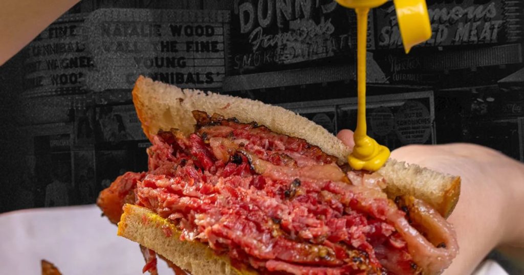 Comment la moutarde jaune élève le sandwich au viande fumée