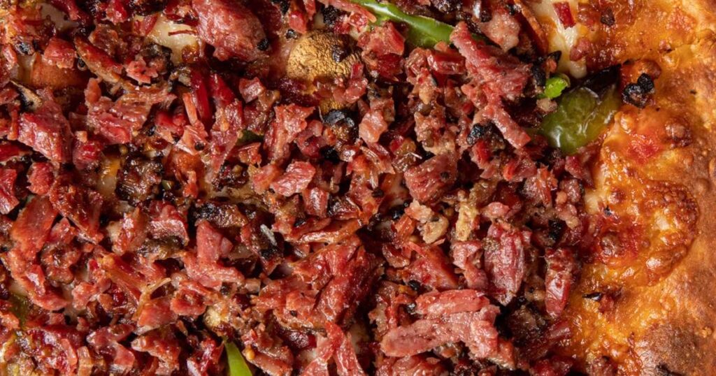 Pourquoi la Pizza à la Viande Fumée est un Incontournable