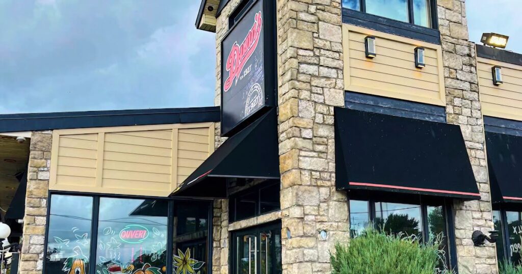 Prime Location in the Heart of Greenfield Park=