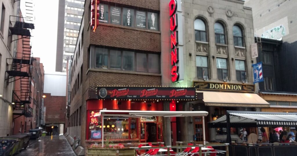 Les Avantages de Posséder une Franchise Dunn’s Famous: Ce Que Vous Devez Savoir