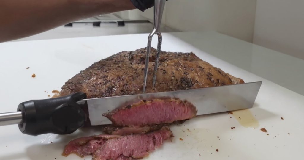 How to slice smoked meat