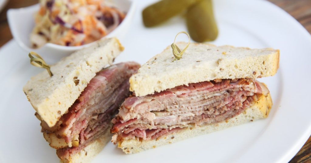 What Is a Smoked Meat Sandwich?